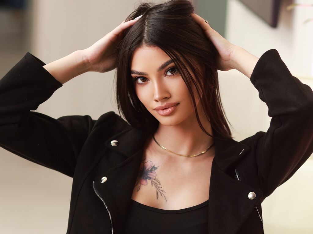 Meet GiaHarts: Your New Favorite Live Cam Performer
