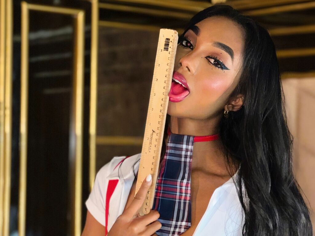 Meet KatteJackson: The Sultry Brunette Who's Sweet Like an Angel